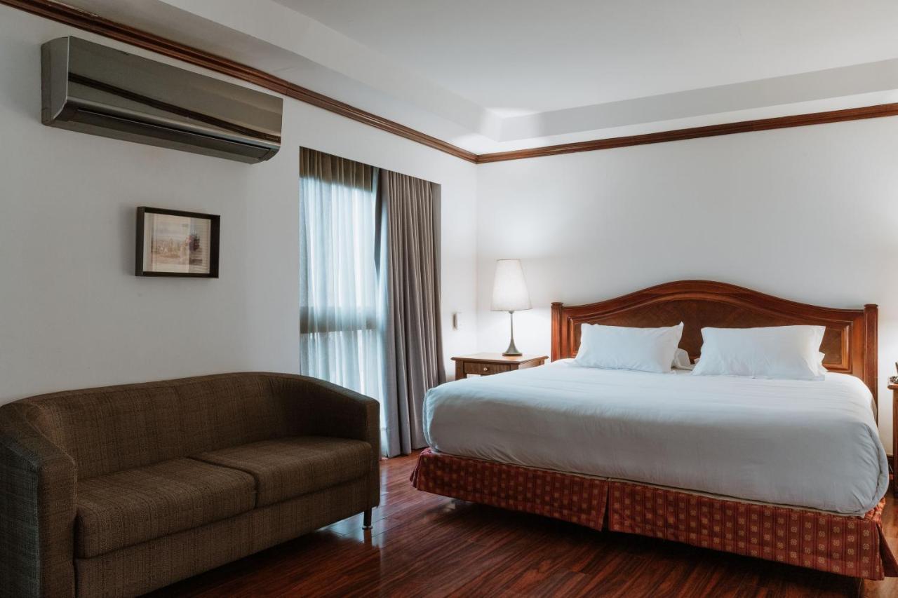 Hotel Park 10 Medellín Exterior foto A room at the hotel