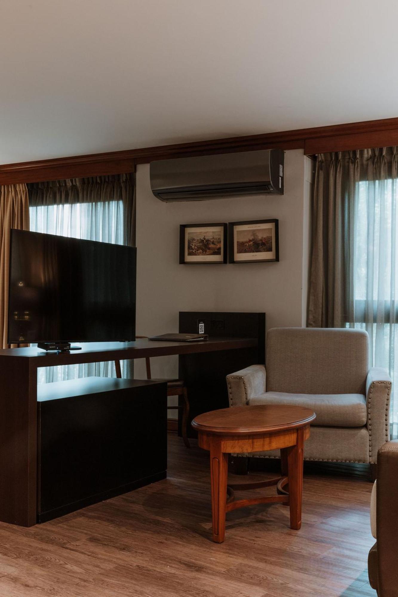 Hotel Park 10 Medellín Exterior foto A room at the hotel